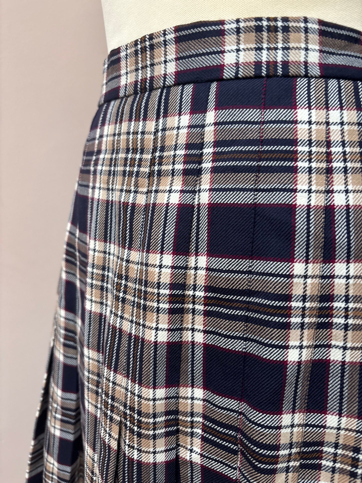 Vintage 100% wool long pleated skirt size 16/18