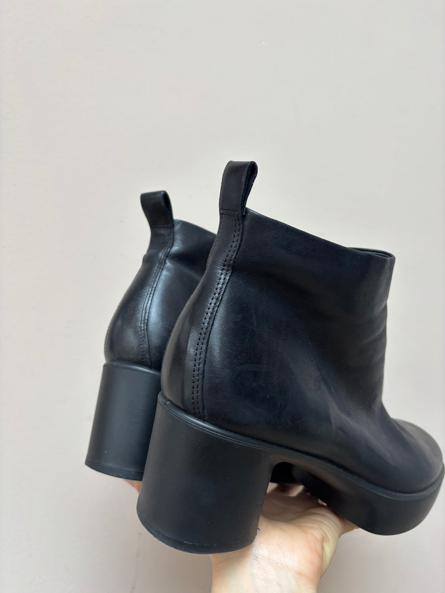 Soft black leather boots size 41 (UK8)