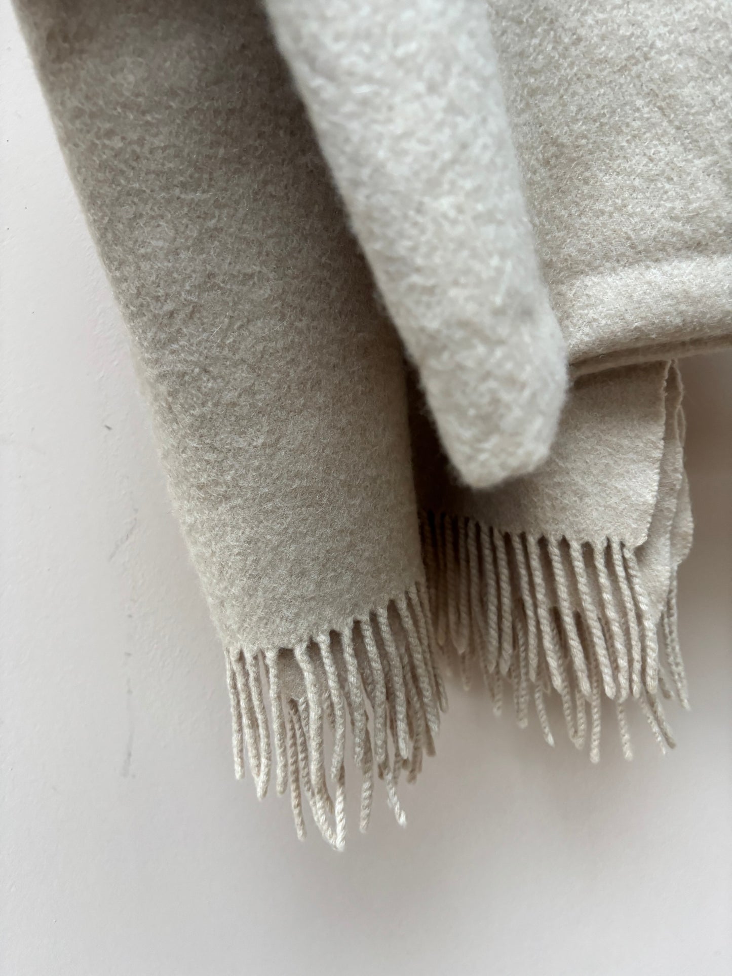 Beige 100% cashmere wide scarf