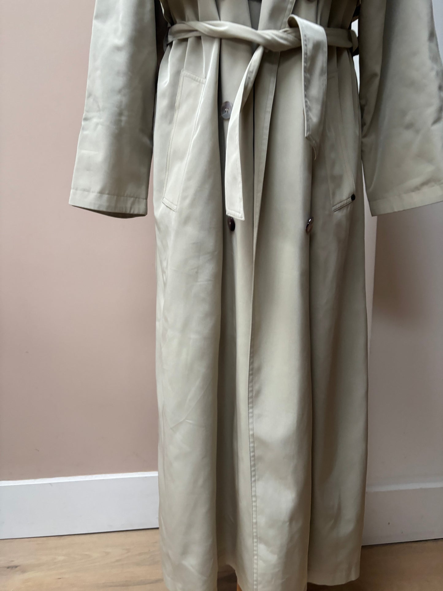 Vintage beige mac size 10/12