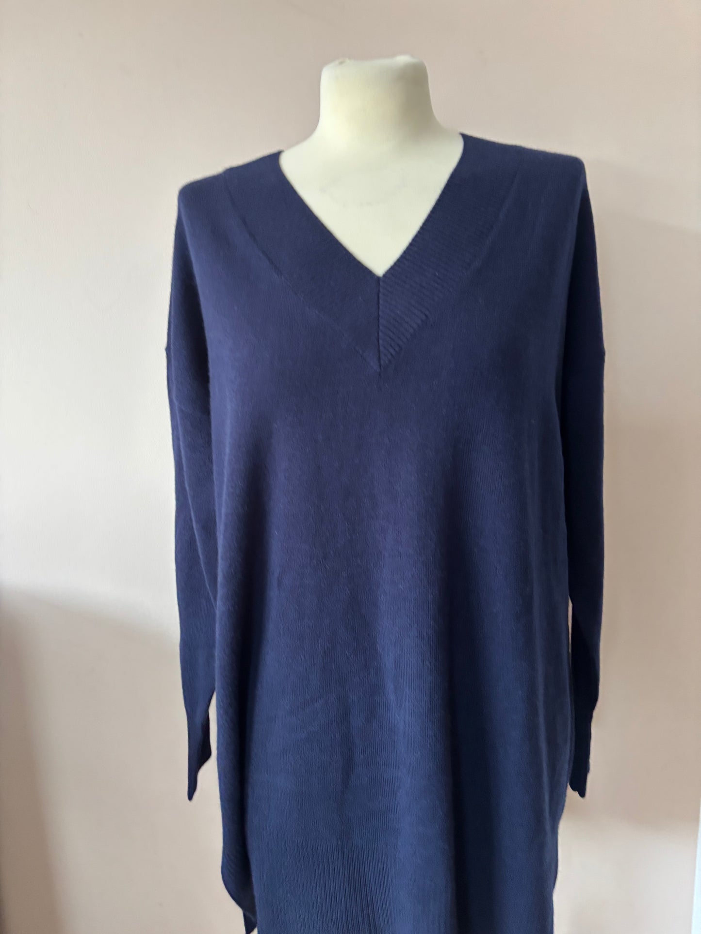 Merino wool and cashmere mix navy v neck jumper size Large
