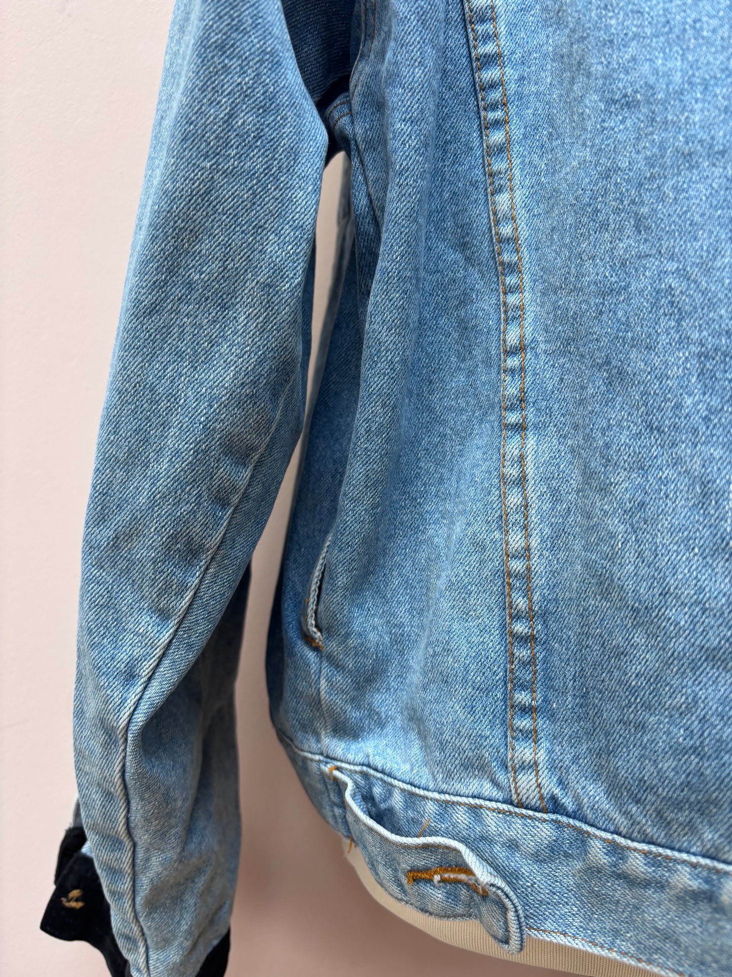 Vintage denim jacket size Medium