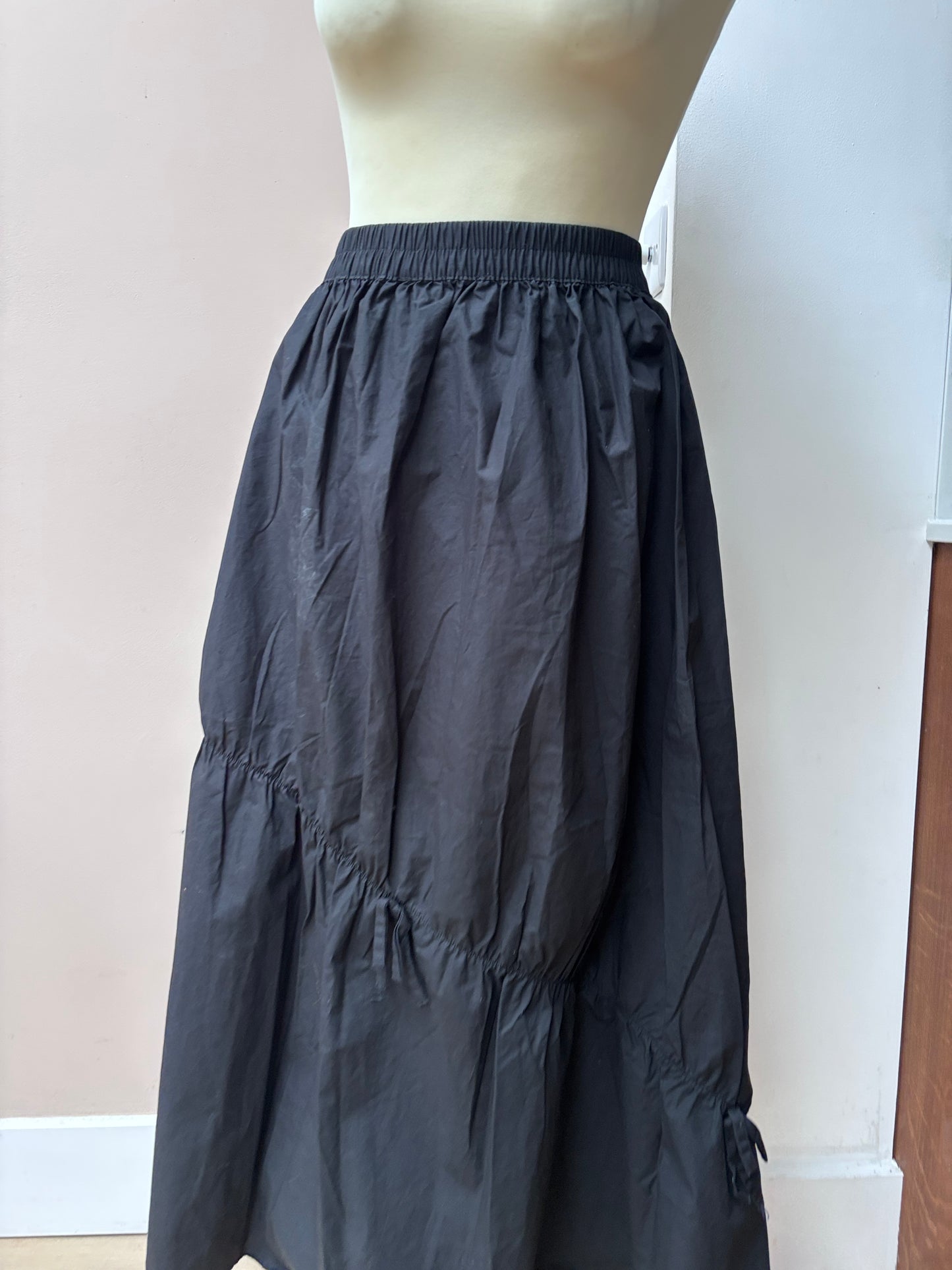 Black 100% skirt with little bows size 14/16