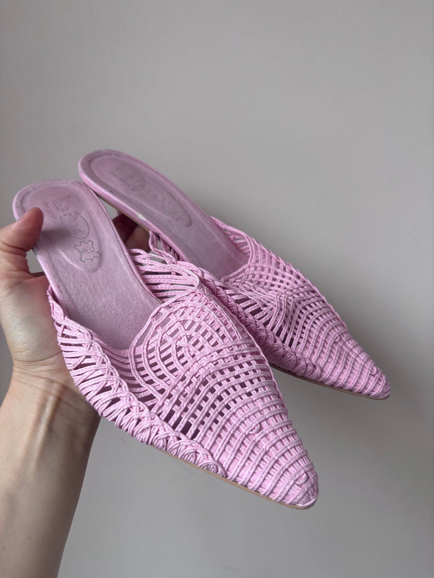Vintage baby pink woven kitten heels size UK5