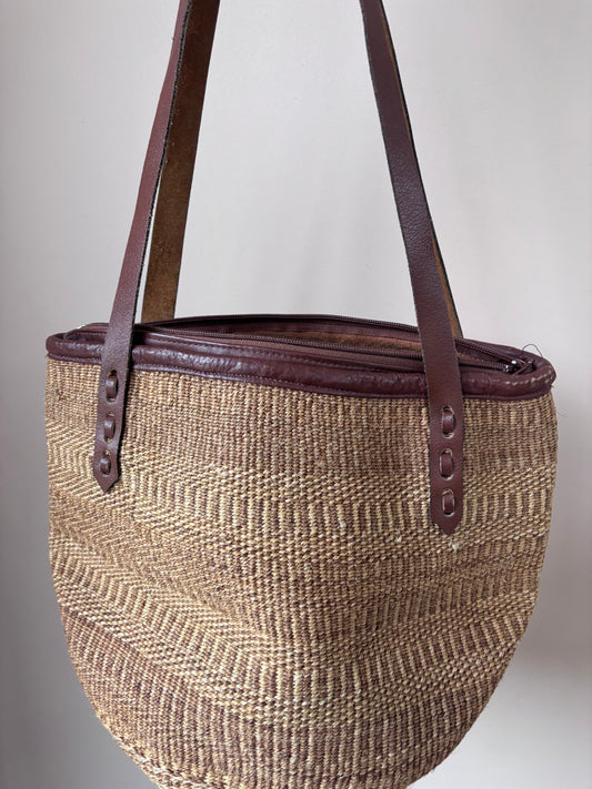 Vintage sisal bucket bag with leather handles