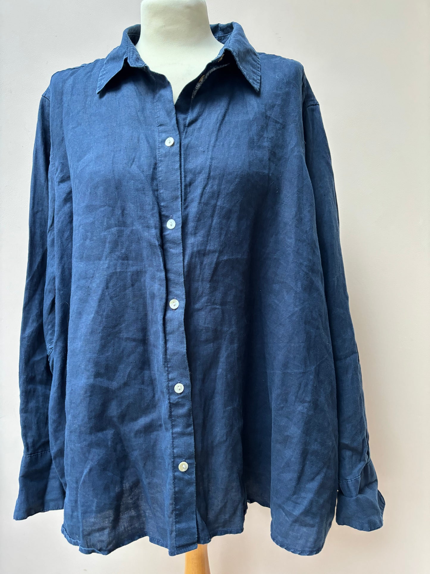 Navy blue 100% linen shirt size 16/24