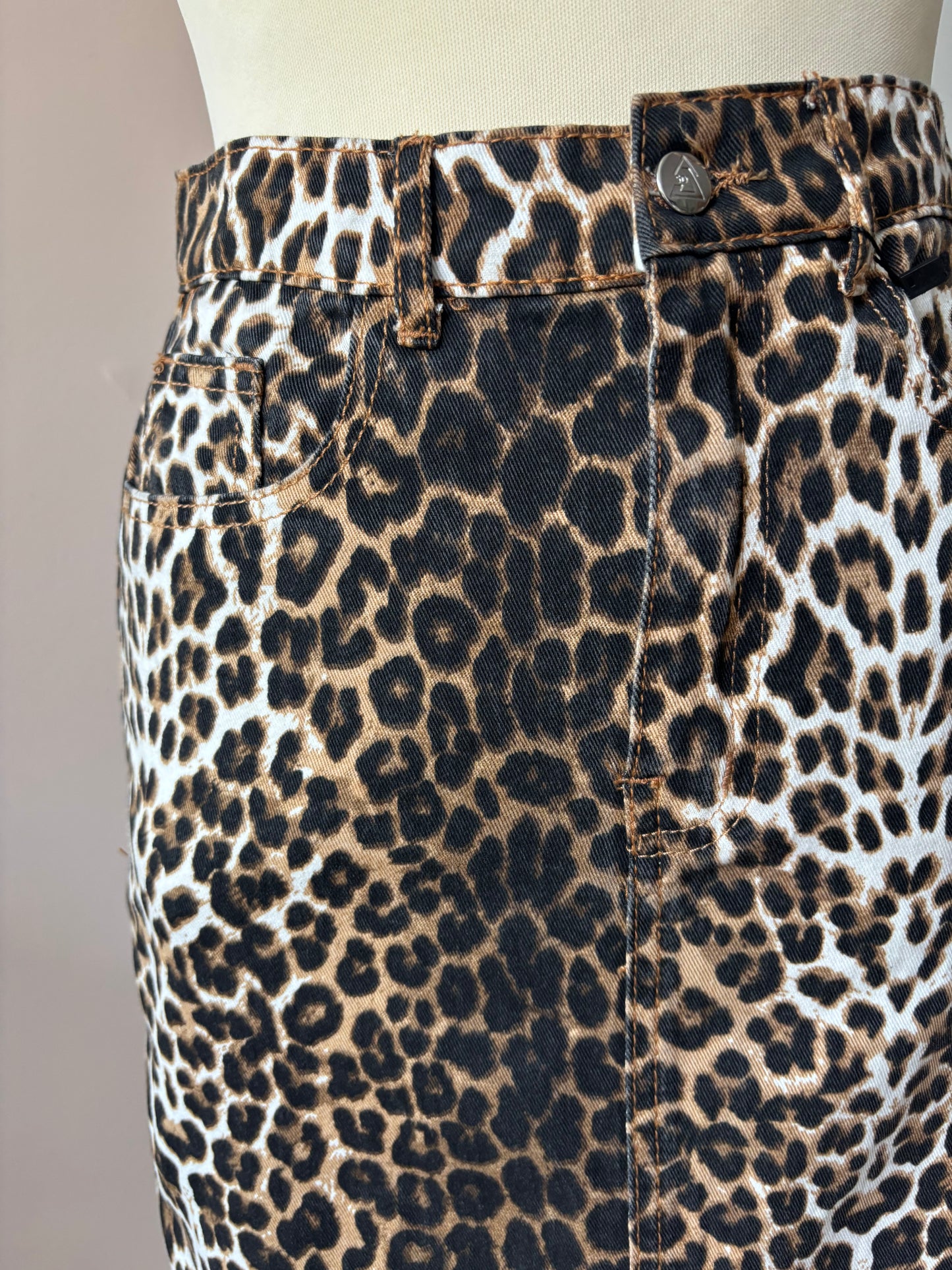 100% cotton leopard print skirt size 8 BNWT