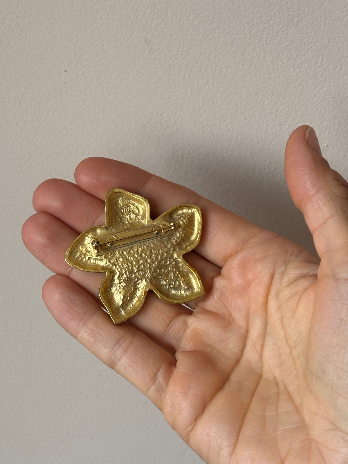 Gold flower broach
