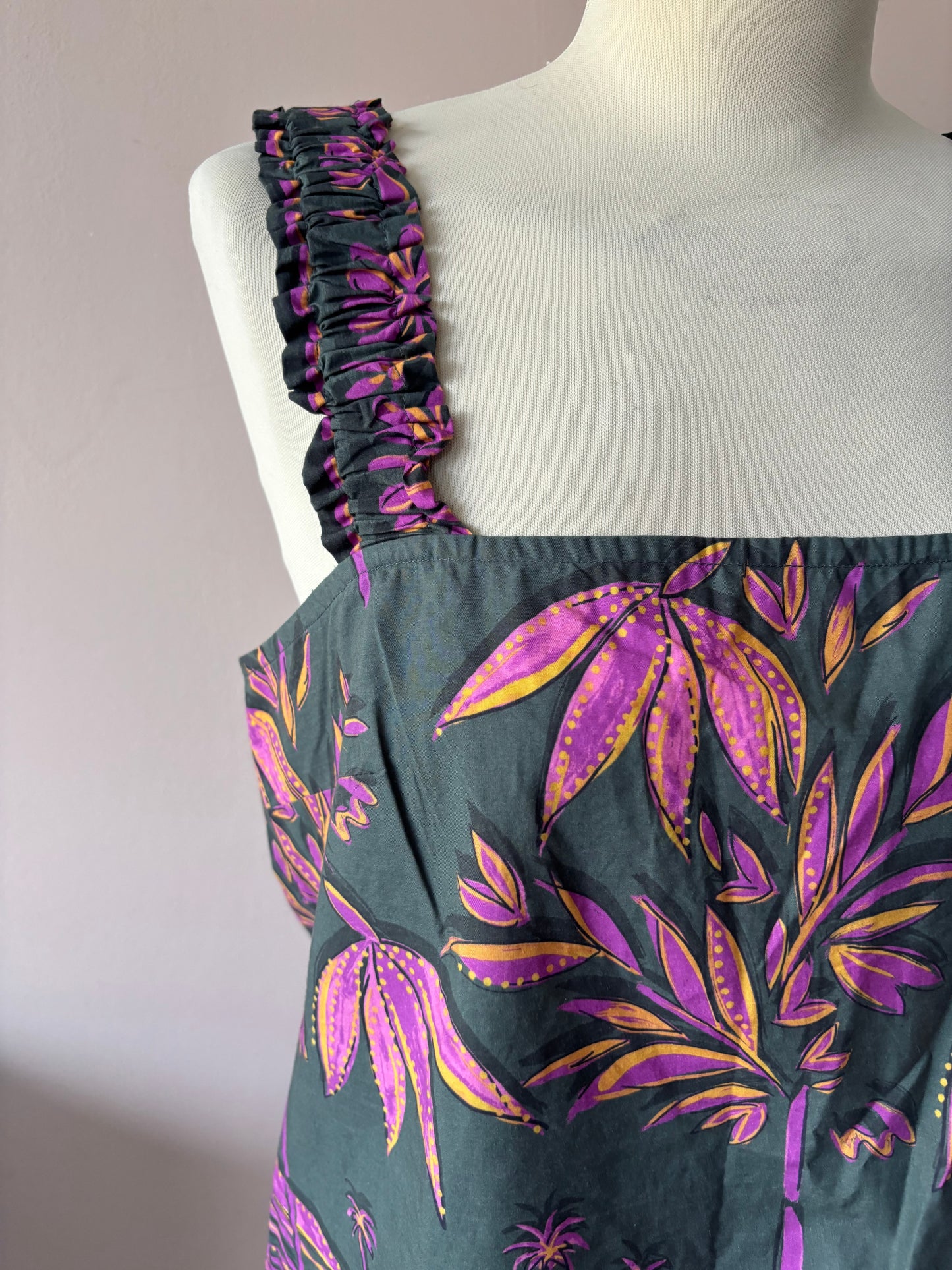 Patterned 100% cotton top BNWT size Medium