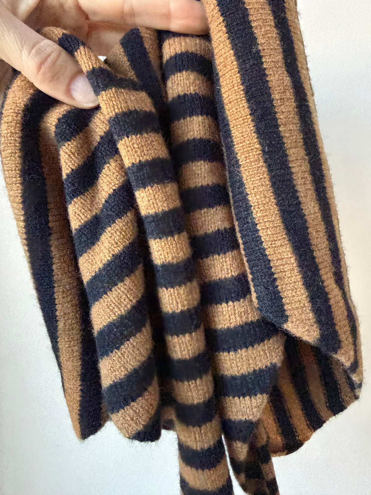 Beyond Nine 100% lambswool neck scarf BNWT
