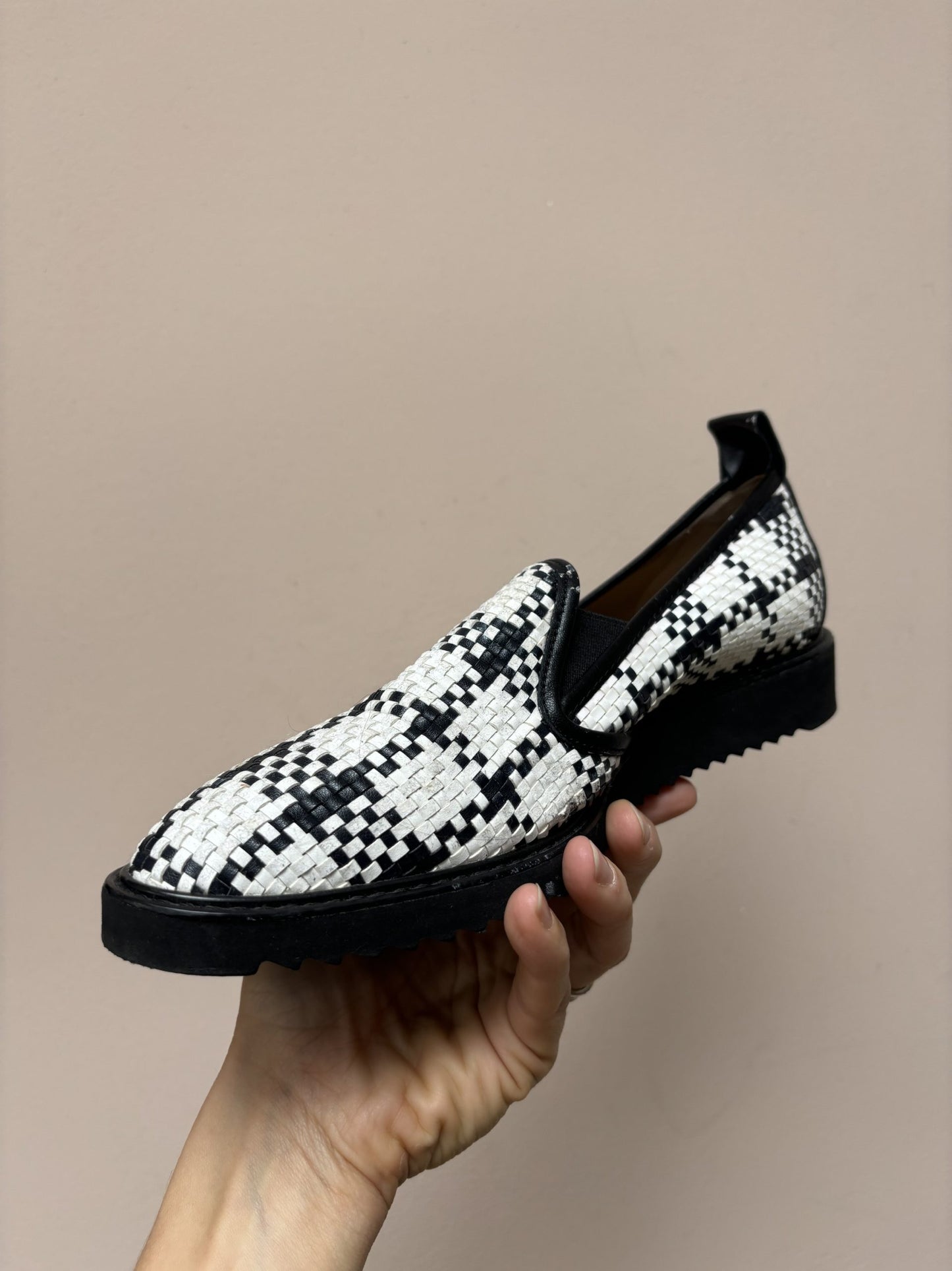 Woven leather shoes size 5