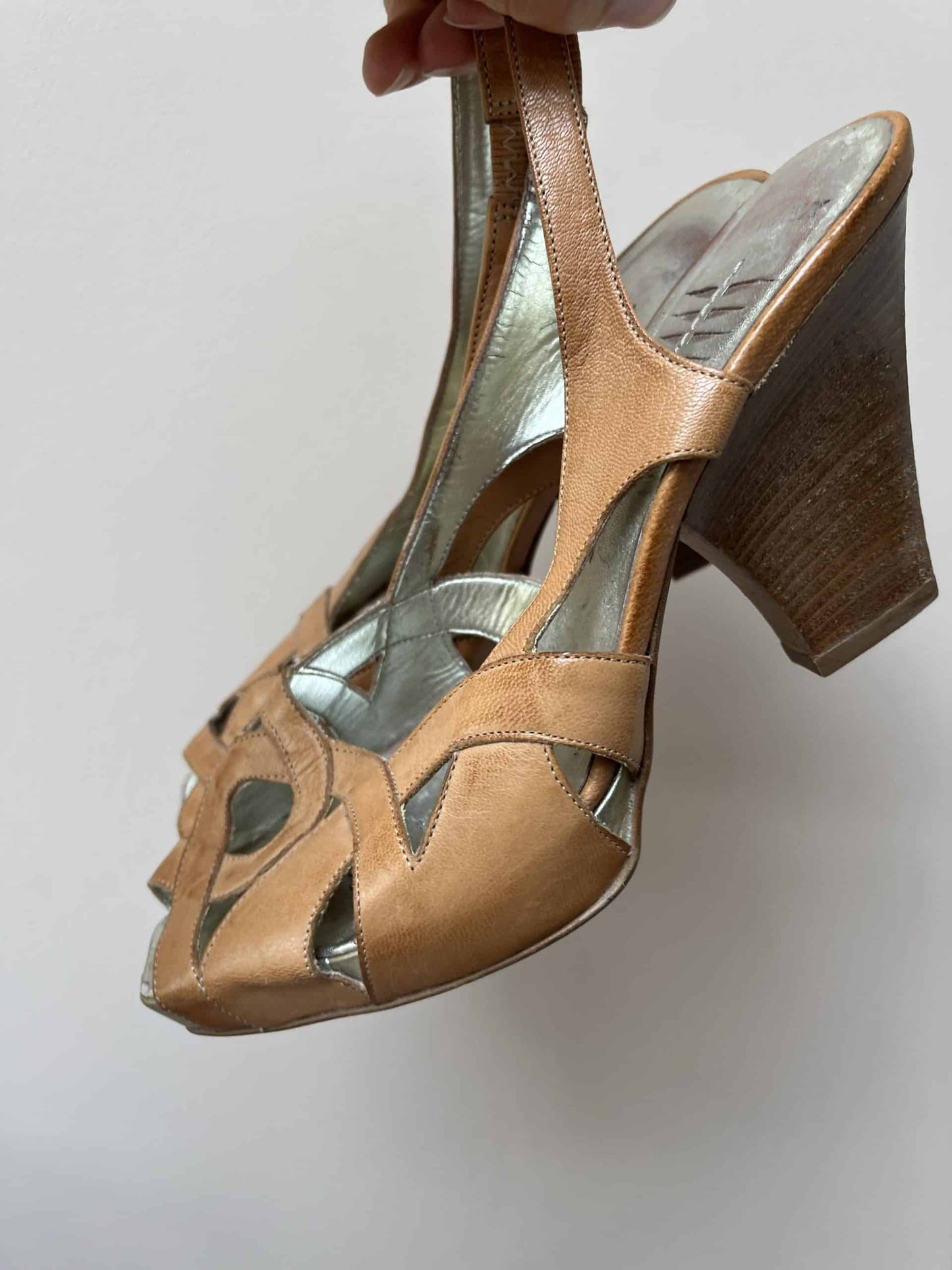 Tan leather cut out shoes size UK5