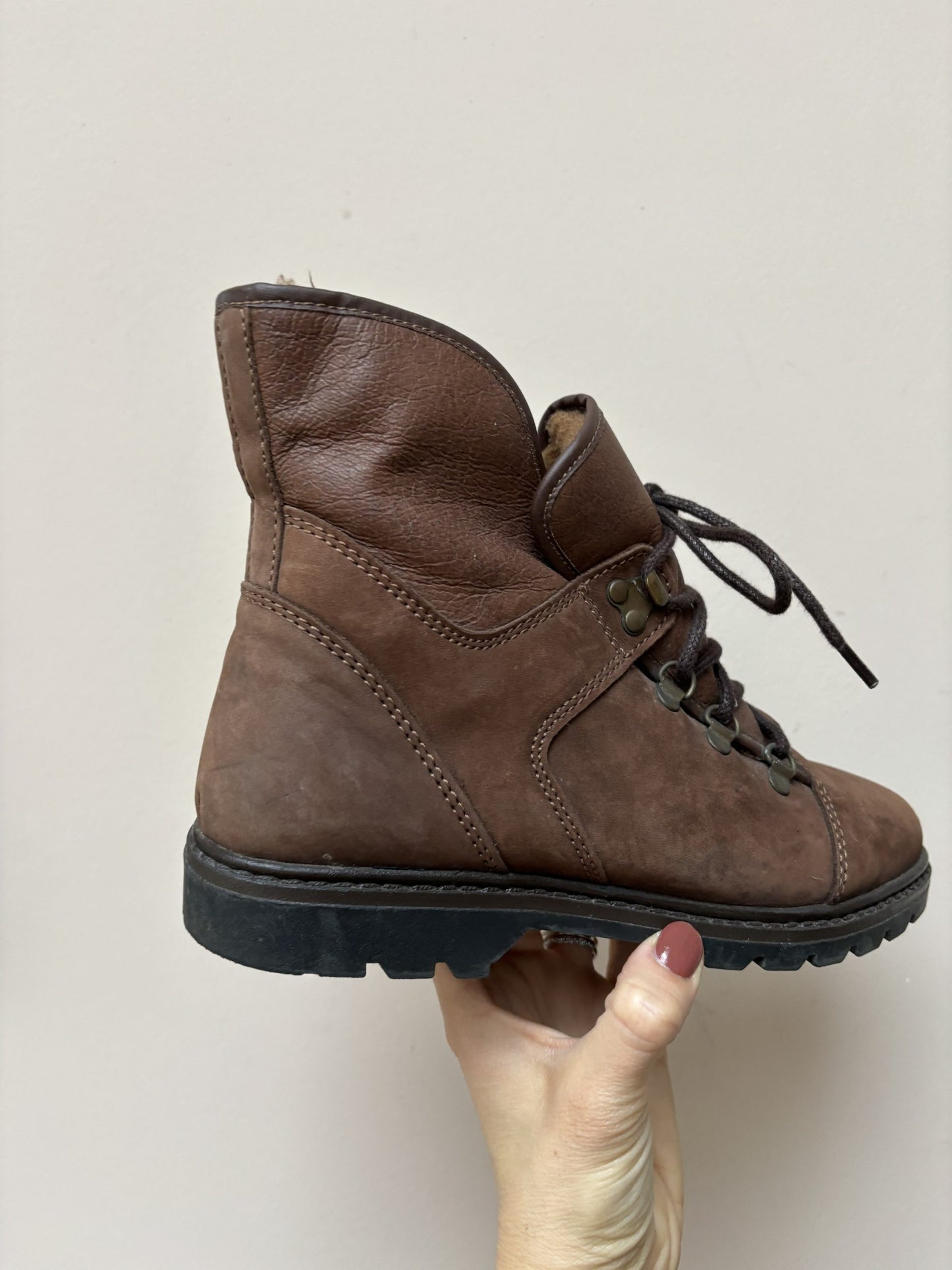 Brown suede boots fleece lined UK5