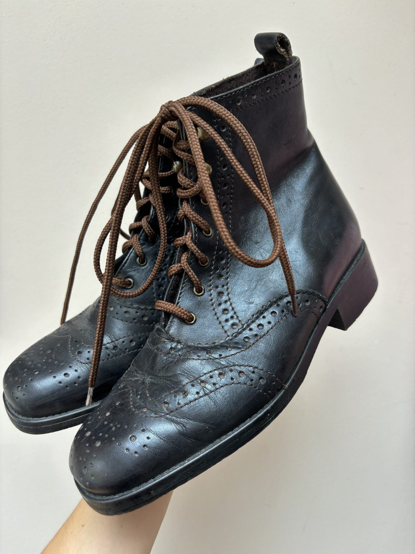 Vintage brown leather boots UK4