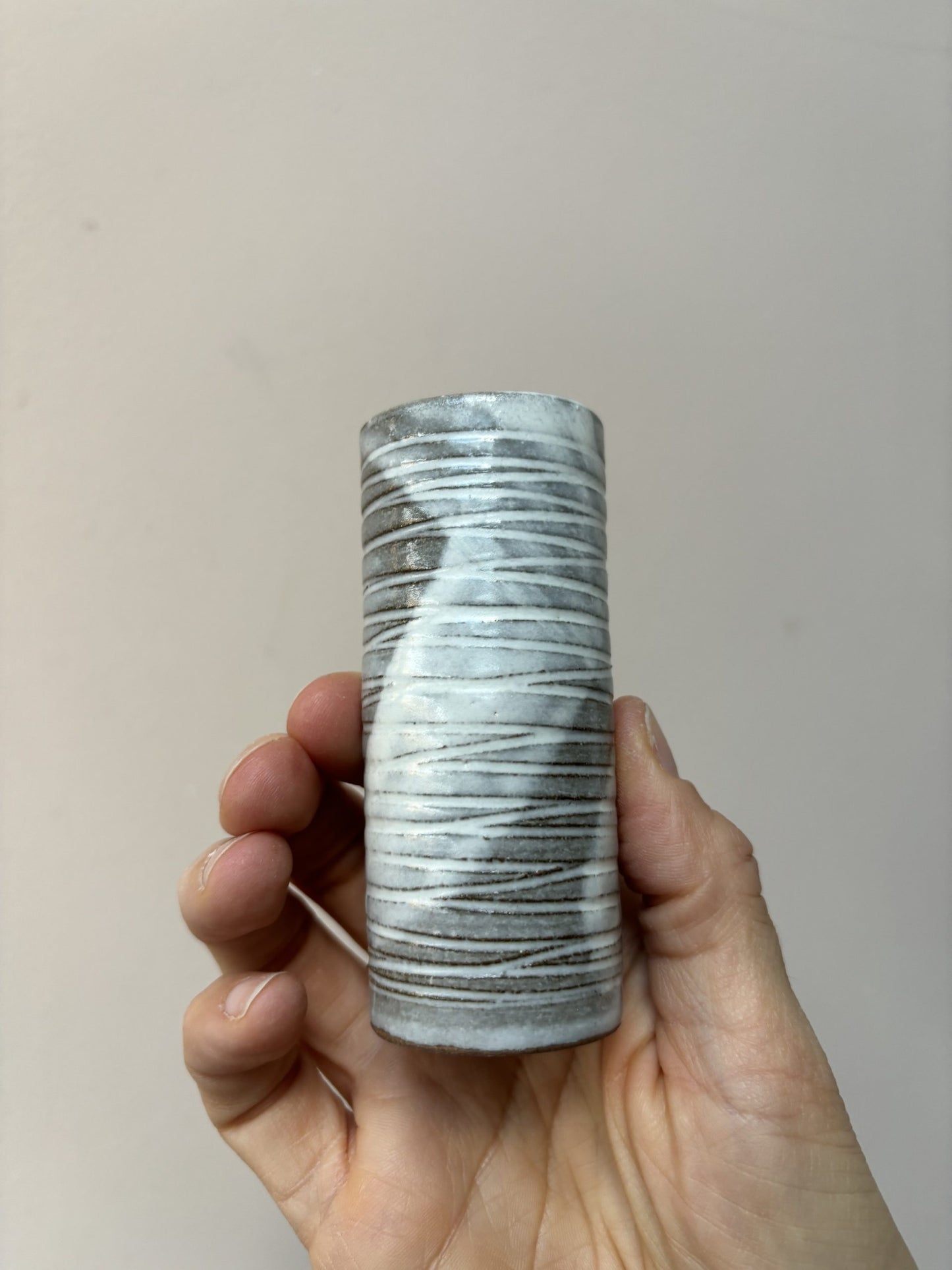 Little ribbed tube vase