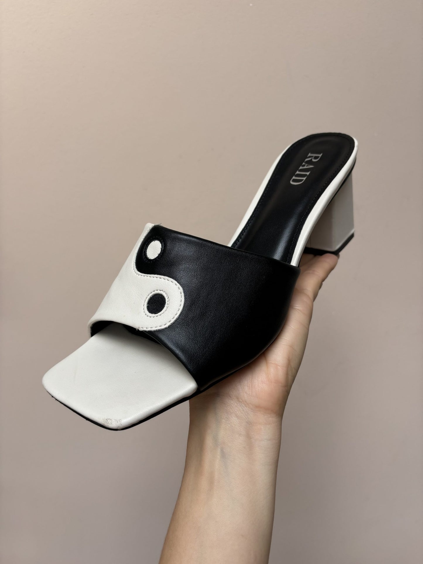 Ying yang shoes size 8