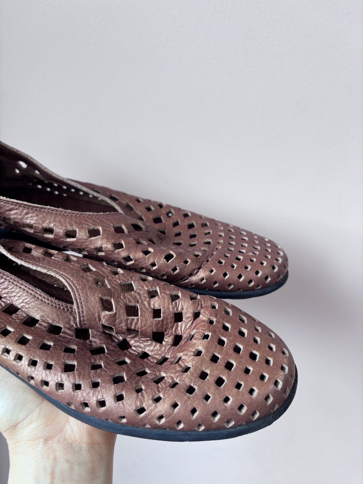 Arche bronze leather cut out shoes size UK4