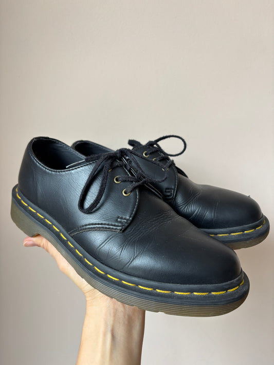 Classic black Doc Martens size UK5