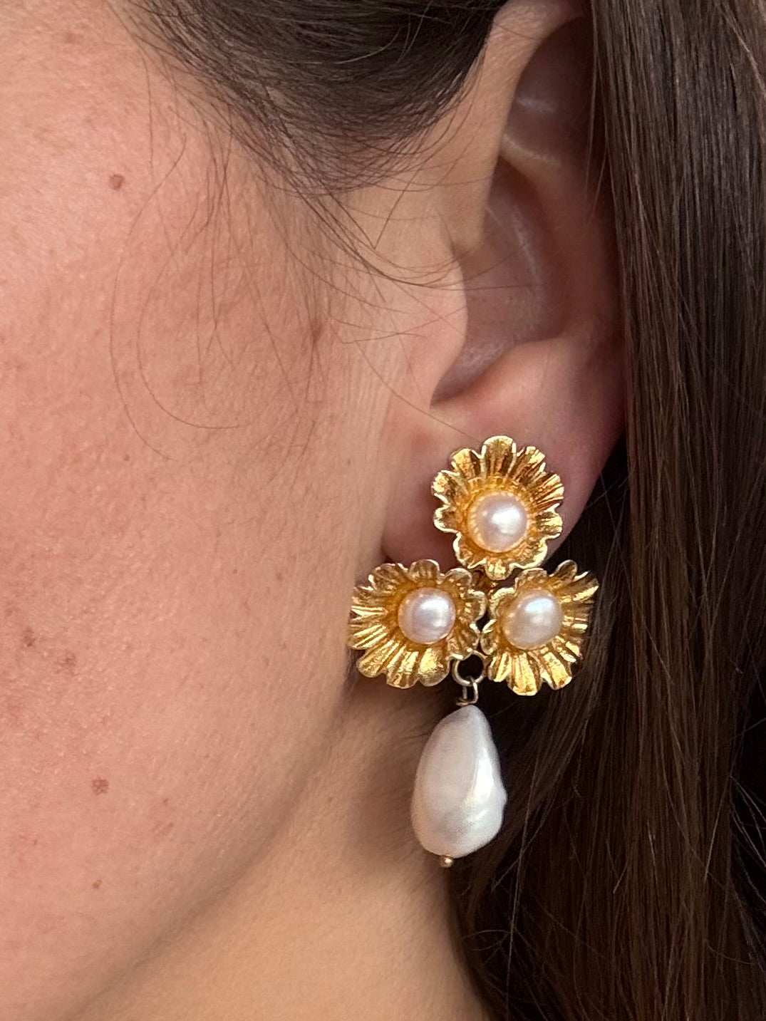 Soru gold and pearl clip on earrings
