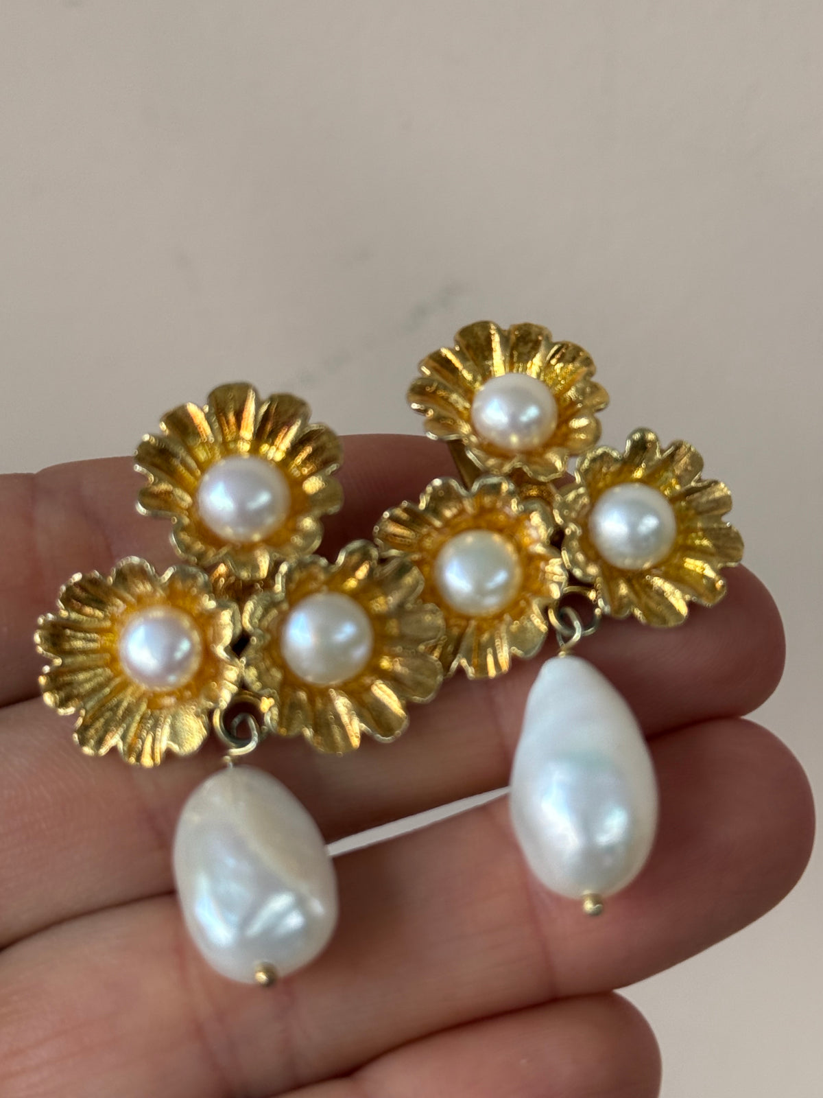 Soru gold and pearl clip on earrings