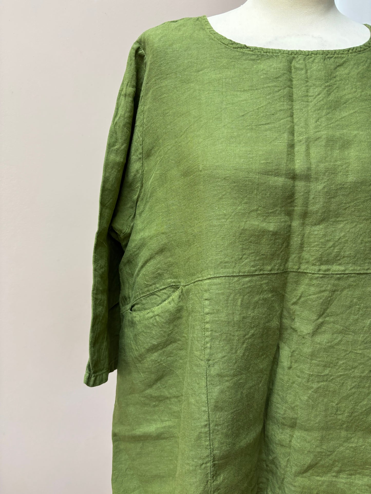 Oska apple green 100% linen tunic size M/L