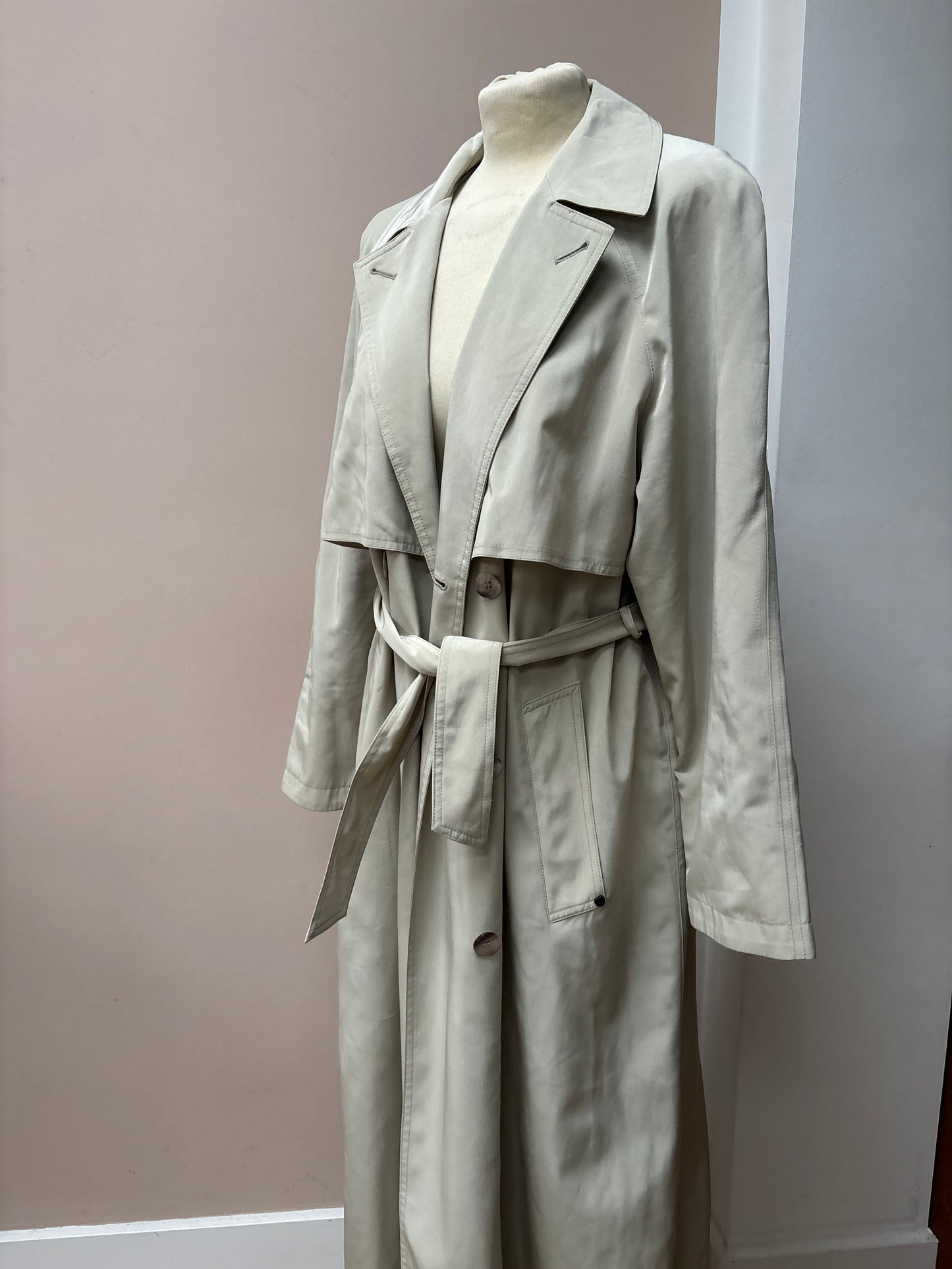 Vintage beige mac size 10/12