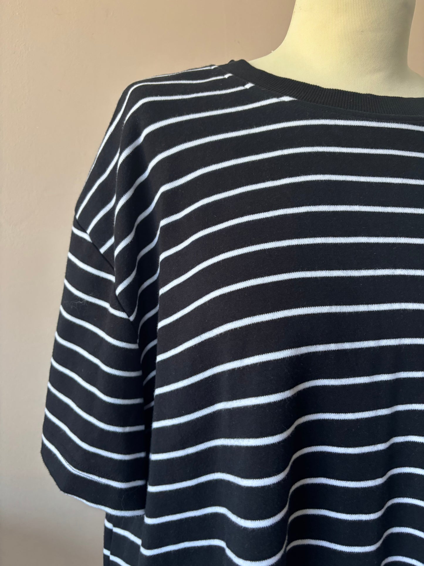 100% cotton boxy striped tshirt size 22