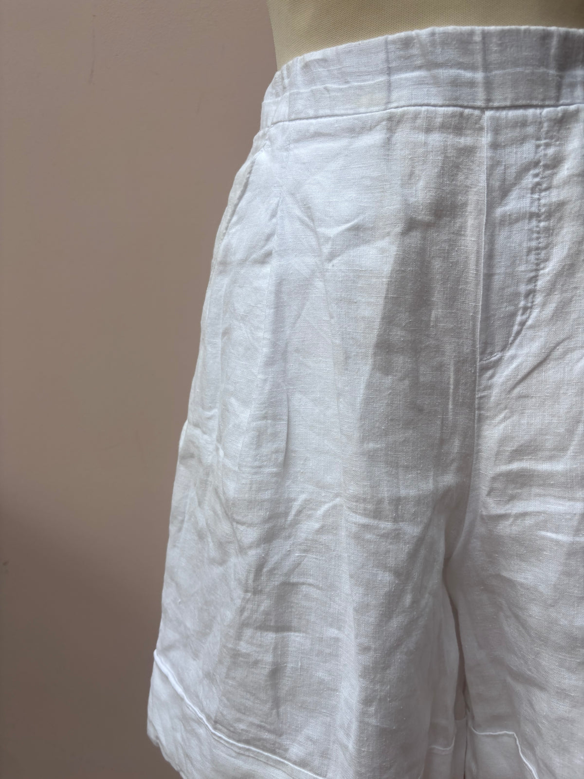 United Colours of Benetton white linen shorts 8/10