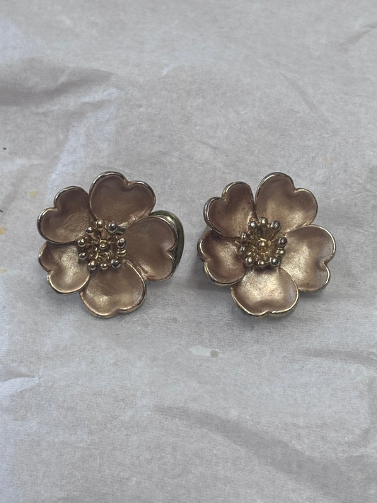 Gold flower clip on earrings