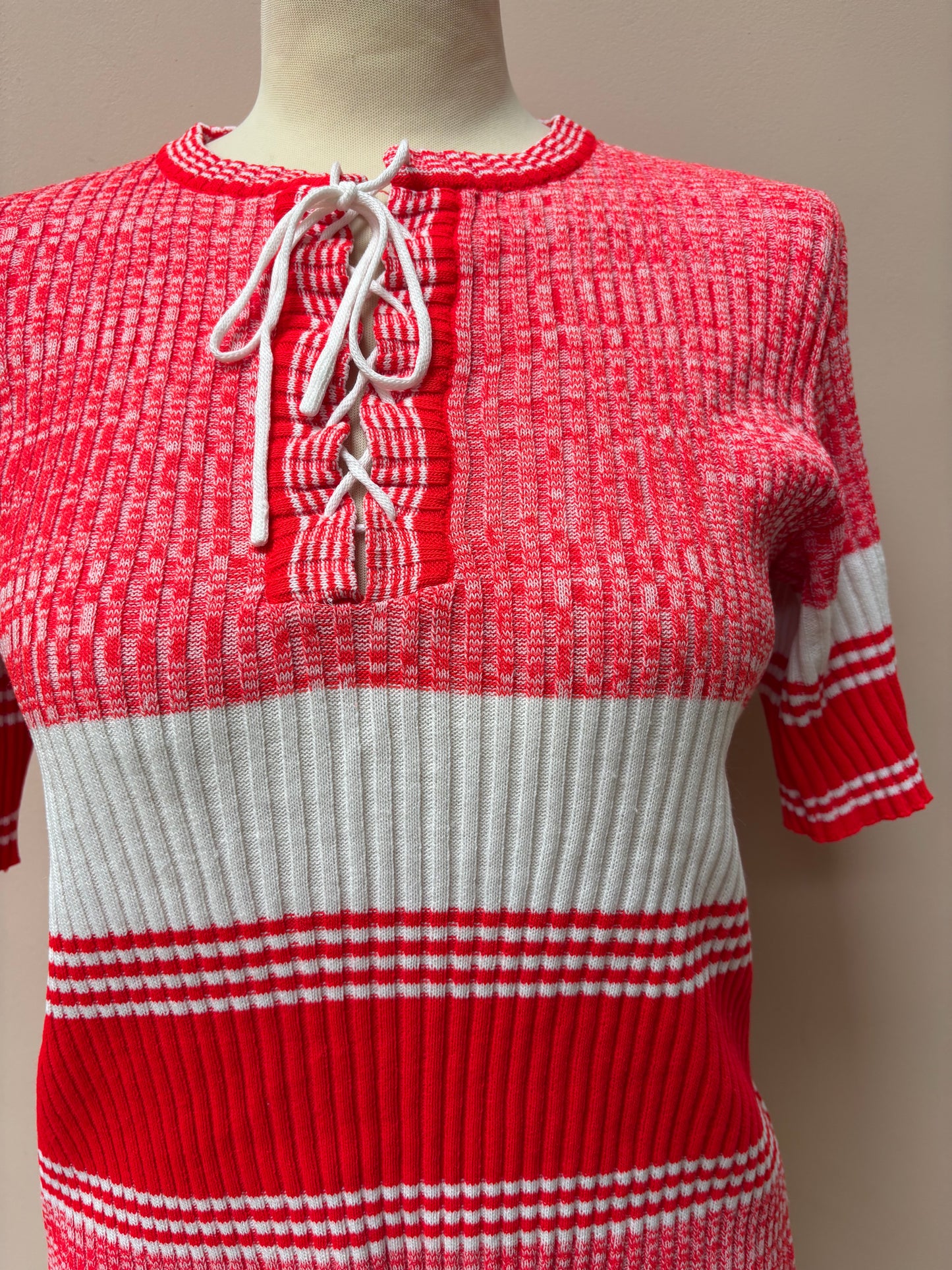 Vintage red white tie neck top size 10