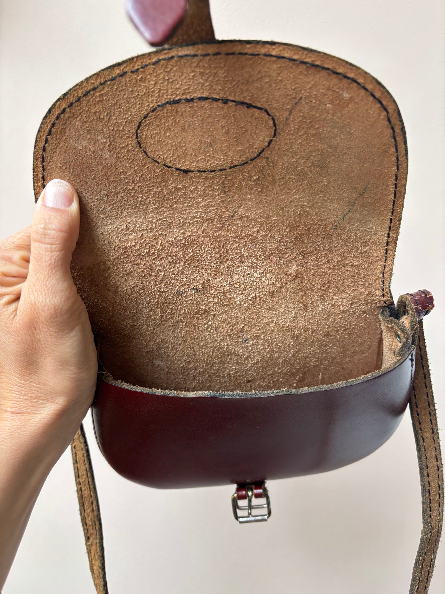 Vintage brown leather shoulder bag