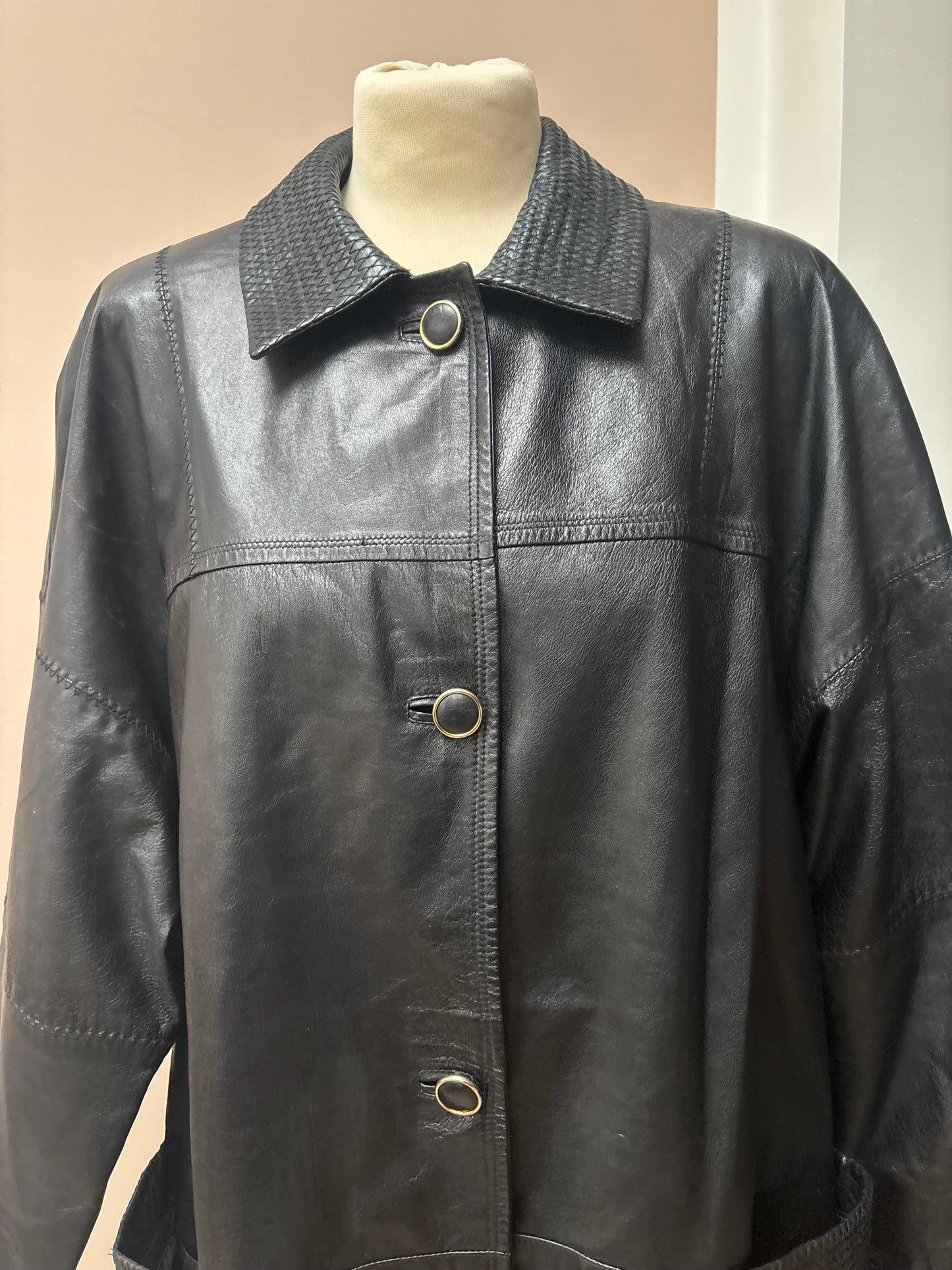 Vintage black leather jacket size 12-16