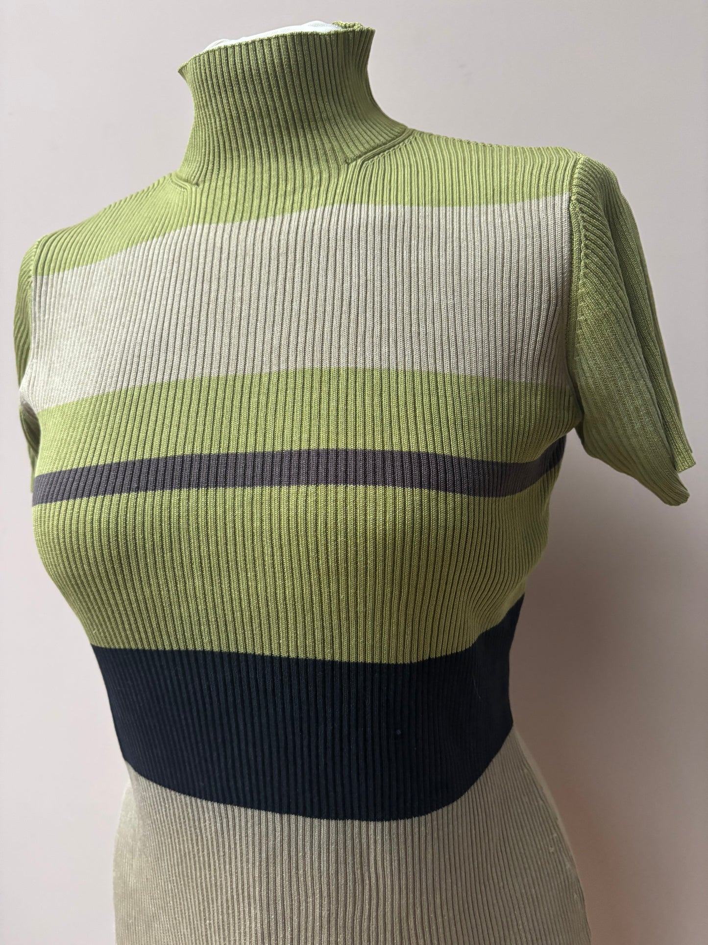 Vintage 100% silk top size Medium