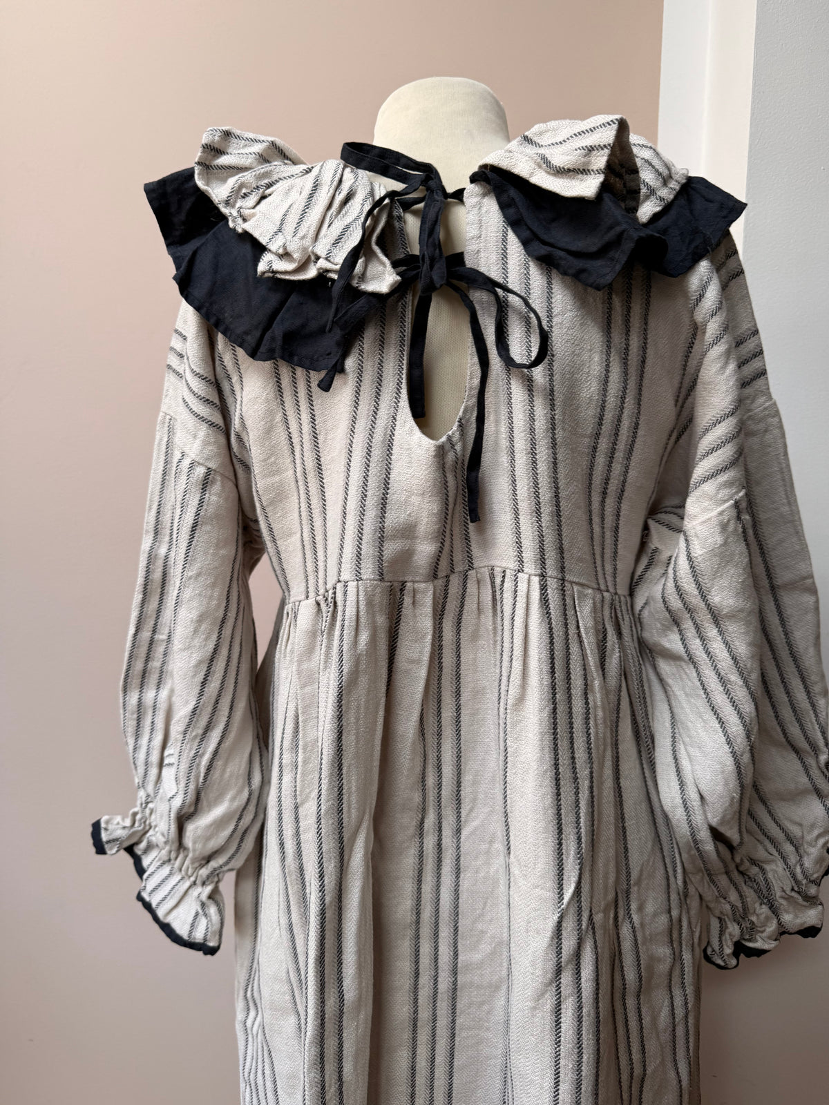 Benjamin Fox 100% thick linen dress with collar