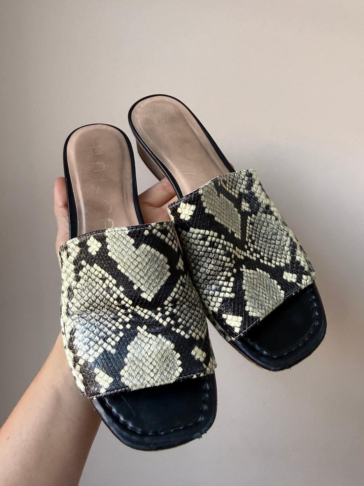 Snakeskin print leather shoes size UK5