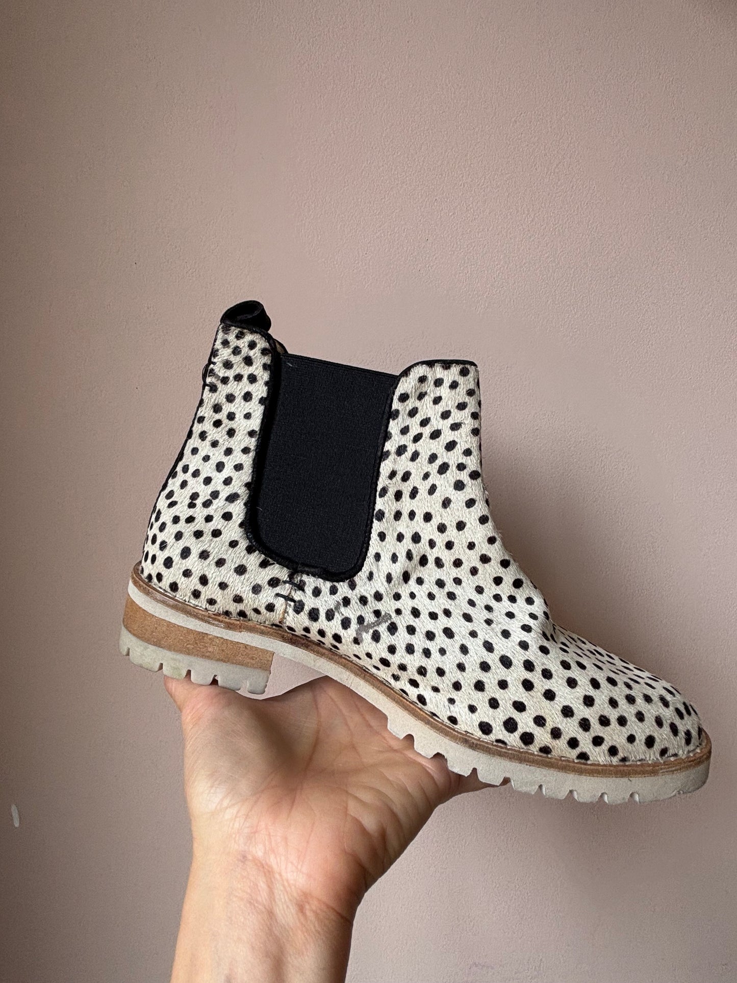 Suede polka dot boots size UK4