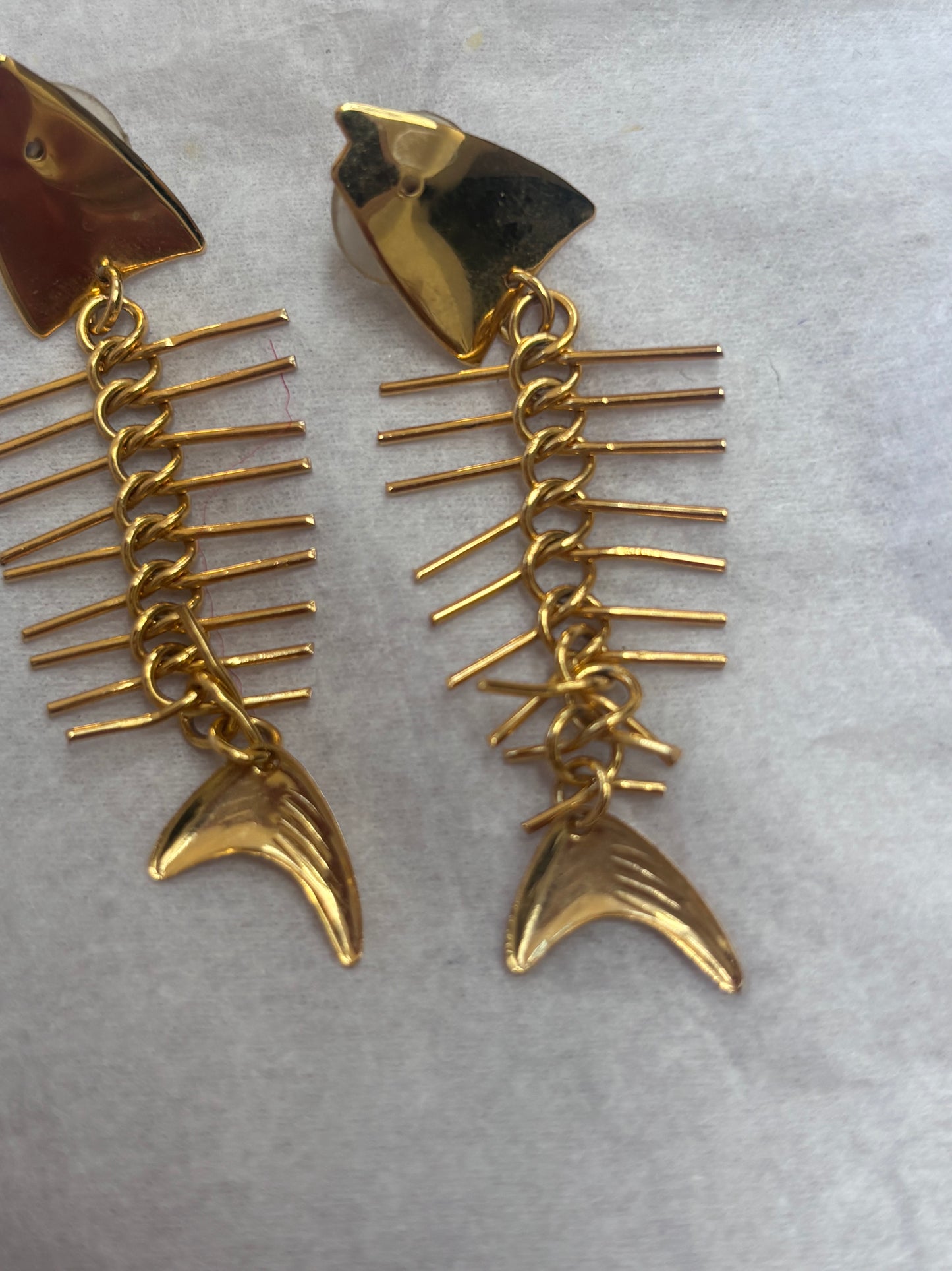 Gold fishbone earrings
