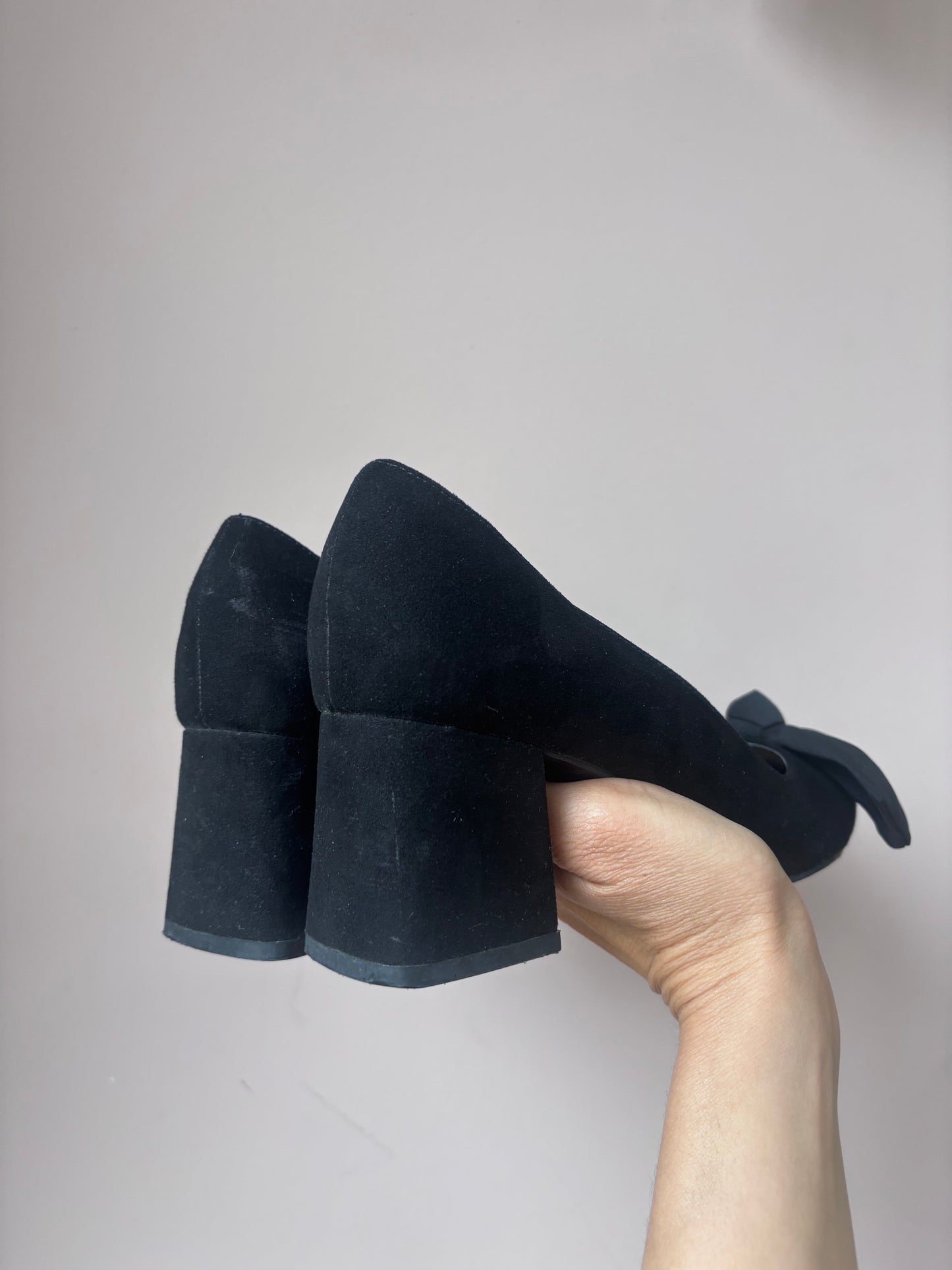 Black suede bow heels size 5
