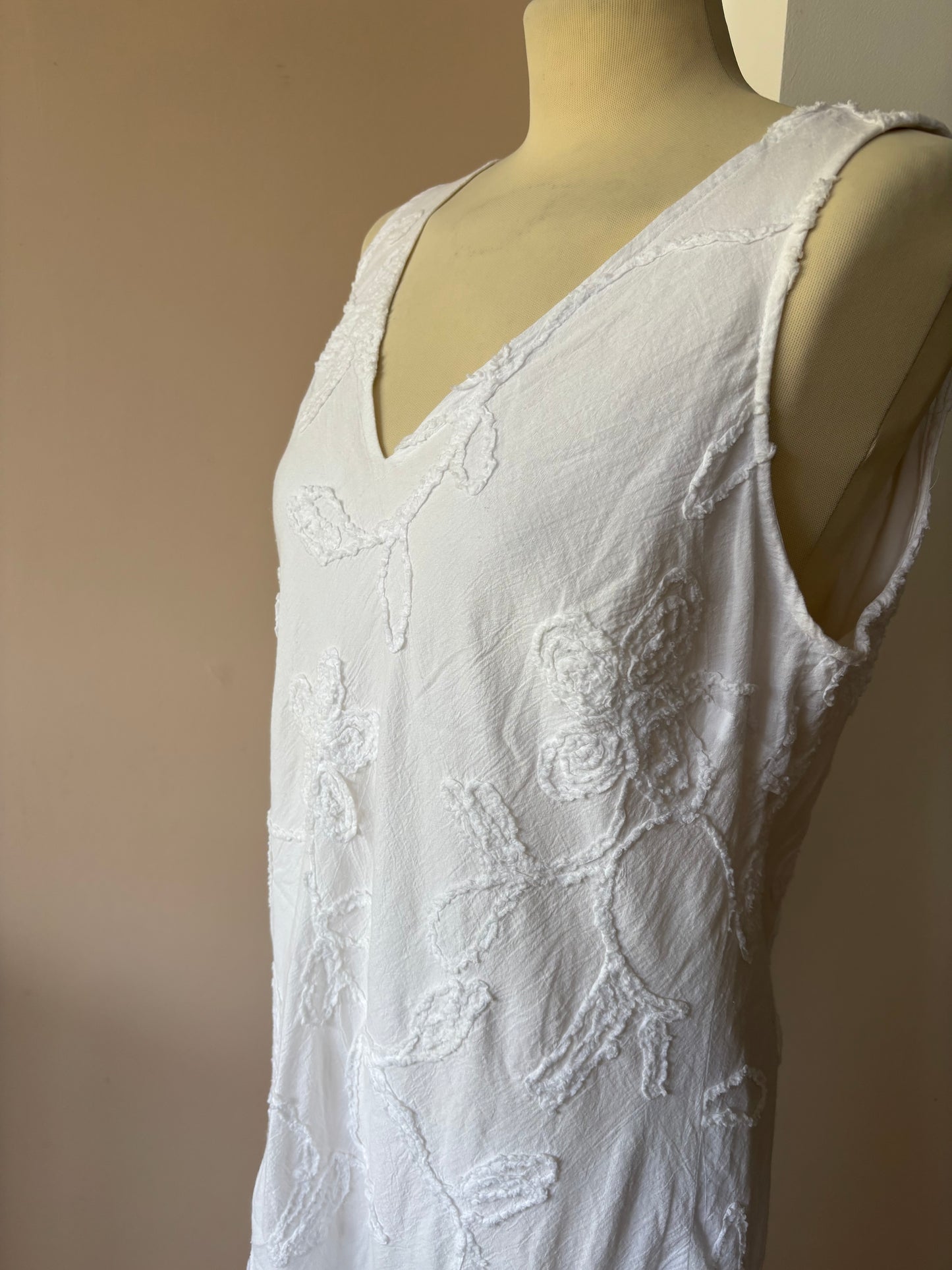 Vintage white 100% cotton embroidered dress size 12-16