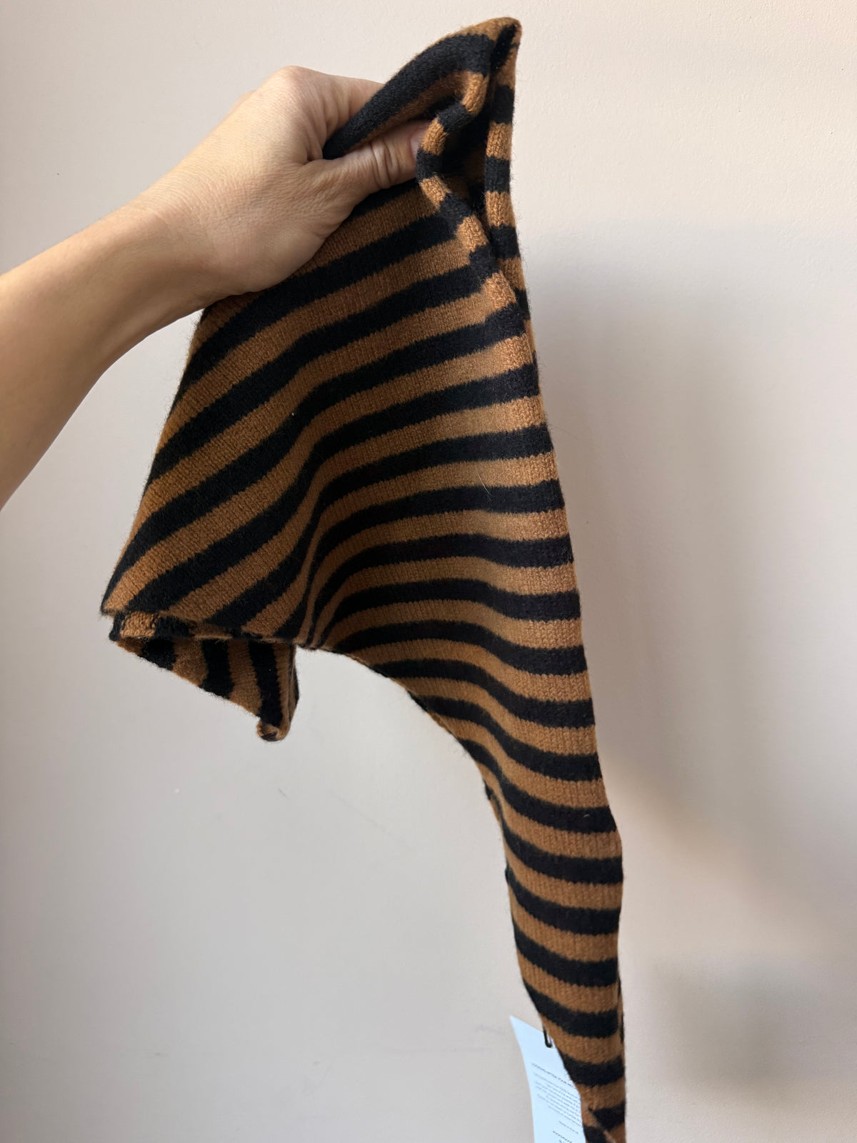 Beyond Nine 100% lambswool neck scarf BNWT