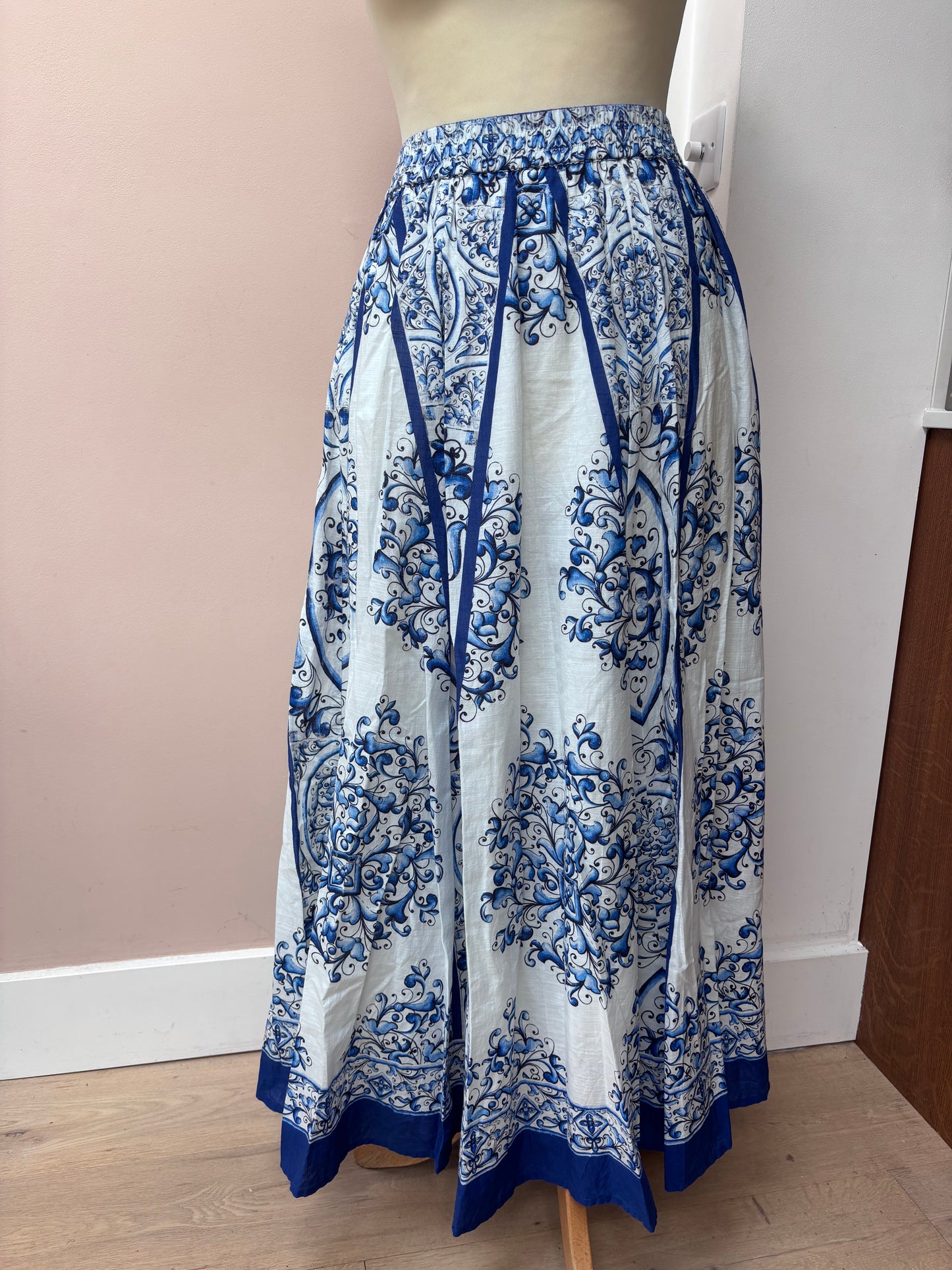 Blue white patterned skirt size Large