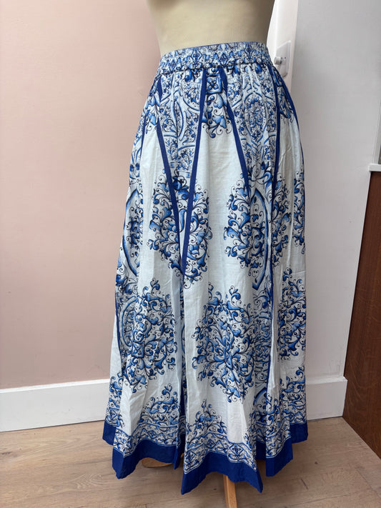 Blue white patterned skirt size Large