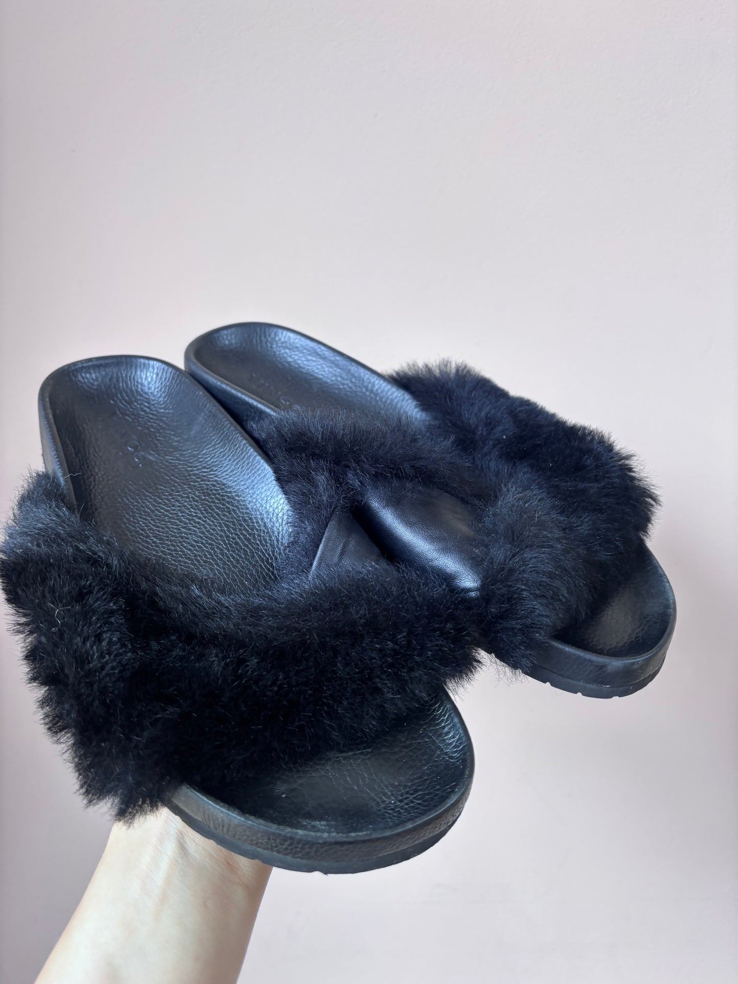 Vince black leather and shearling flats size UK4.5