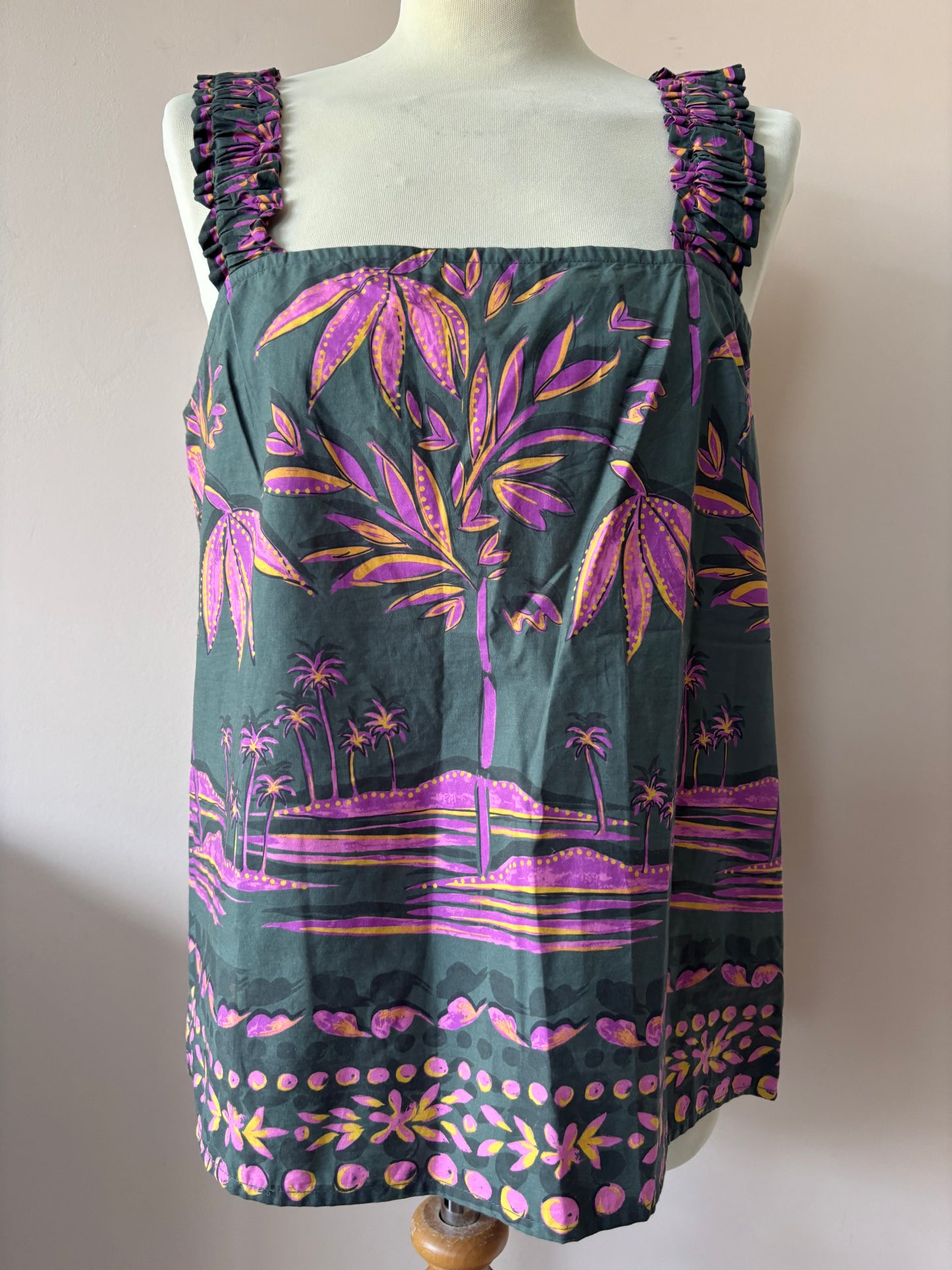 Patterned 100% cotton top BNWT size Medium