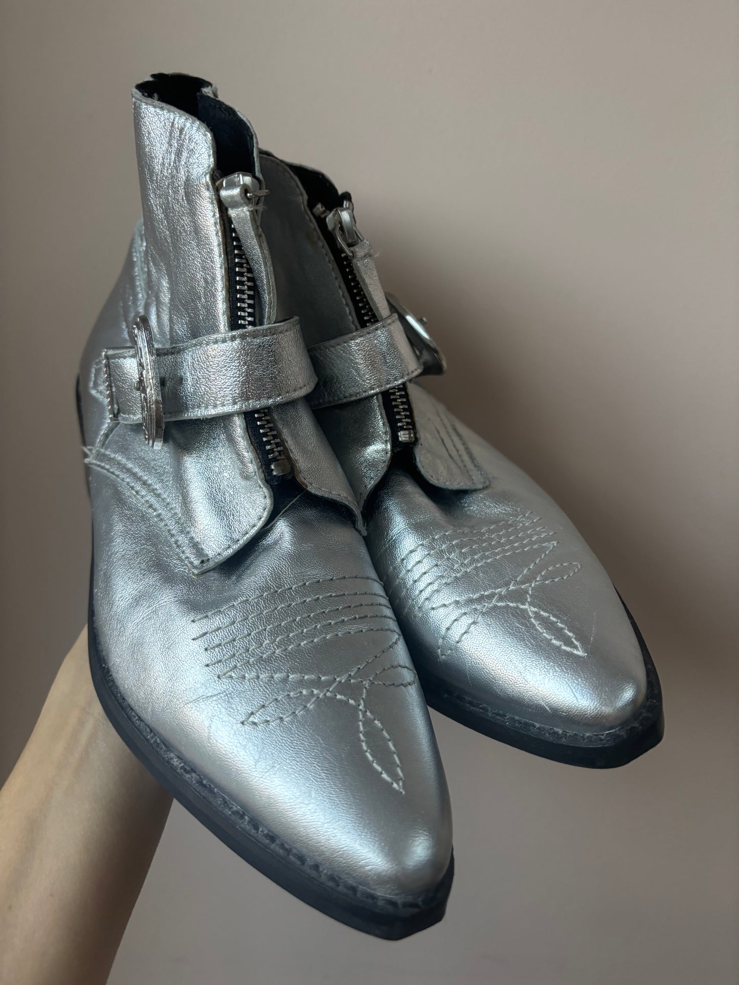 Silver leather boots size UK6