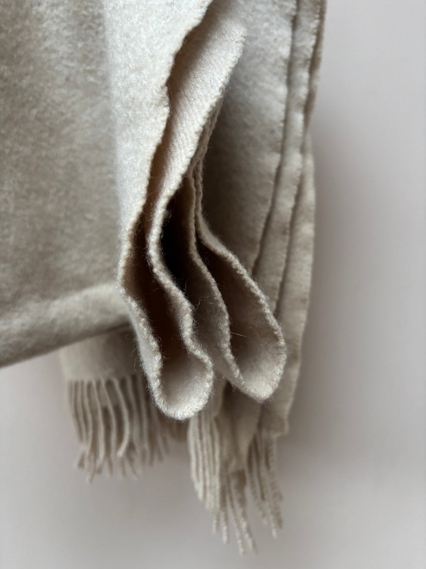 Beige 100% cashmere wide scarf