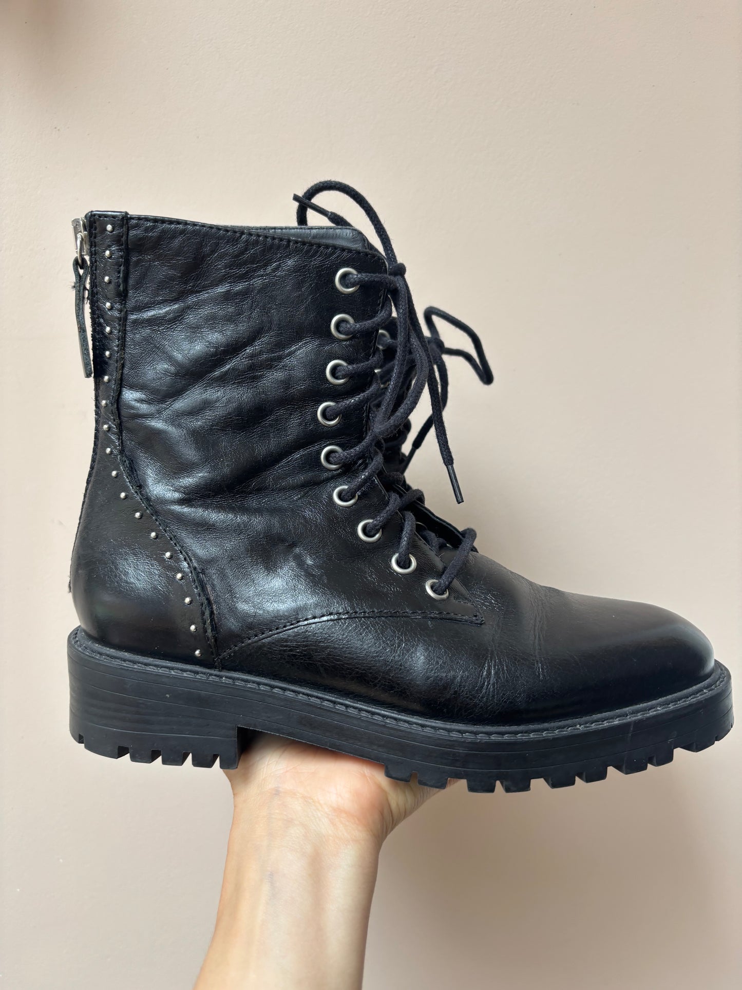 Black leather boots size UK3