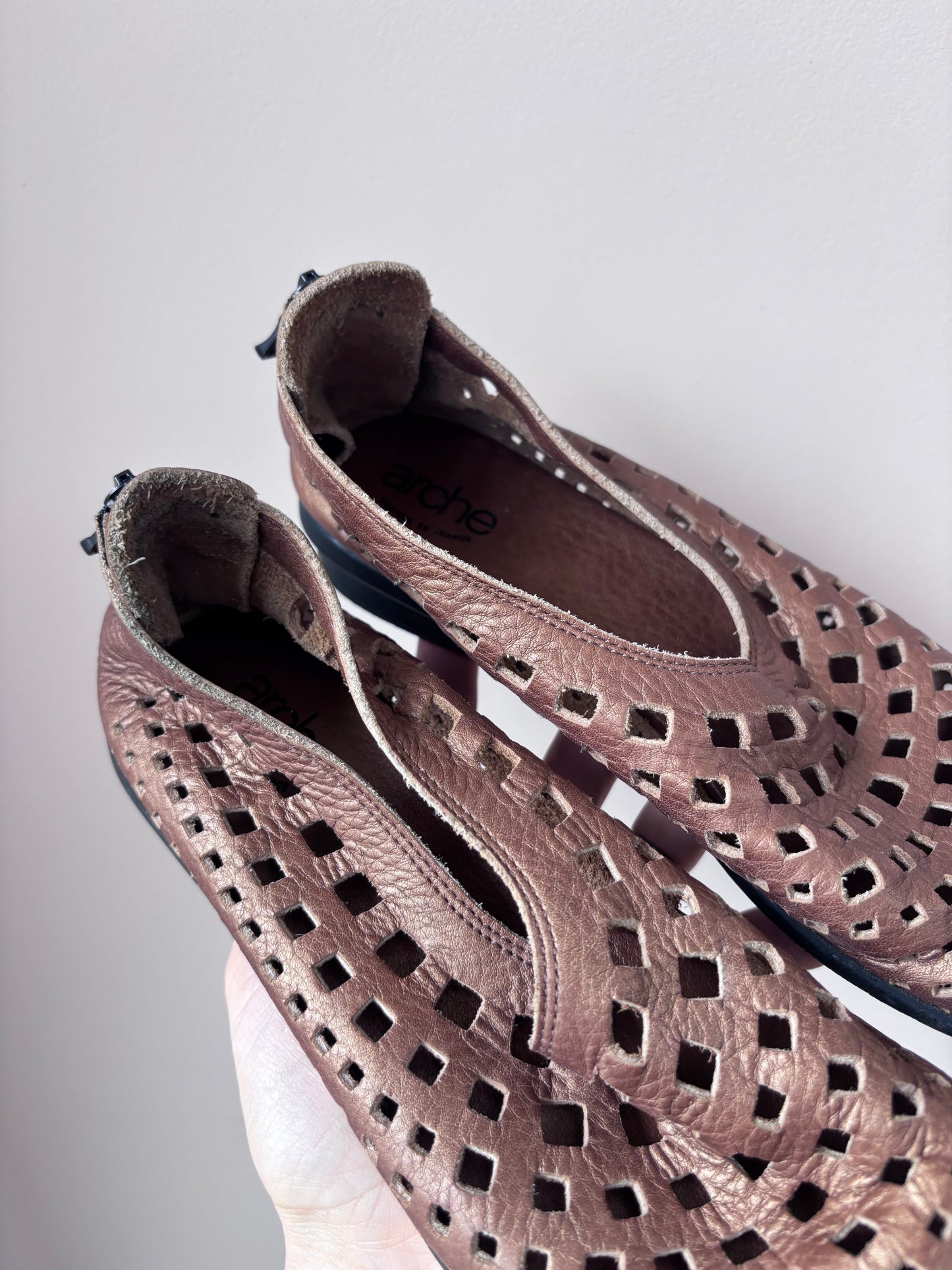 Arche bronze leather cut out shoes size UK4