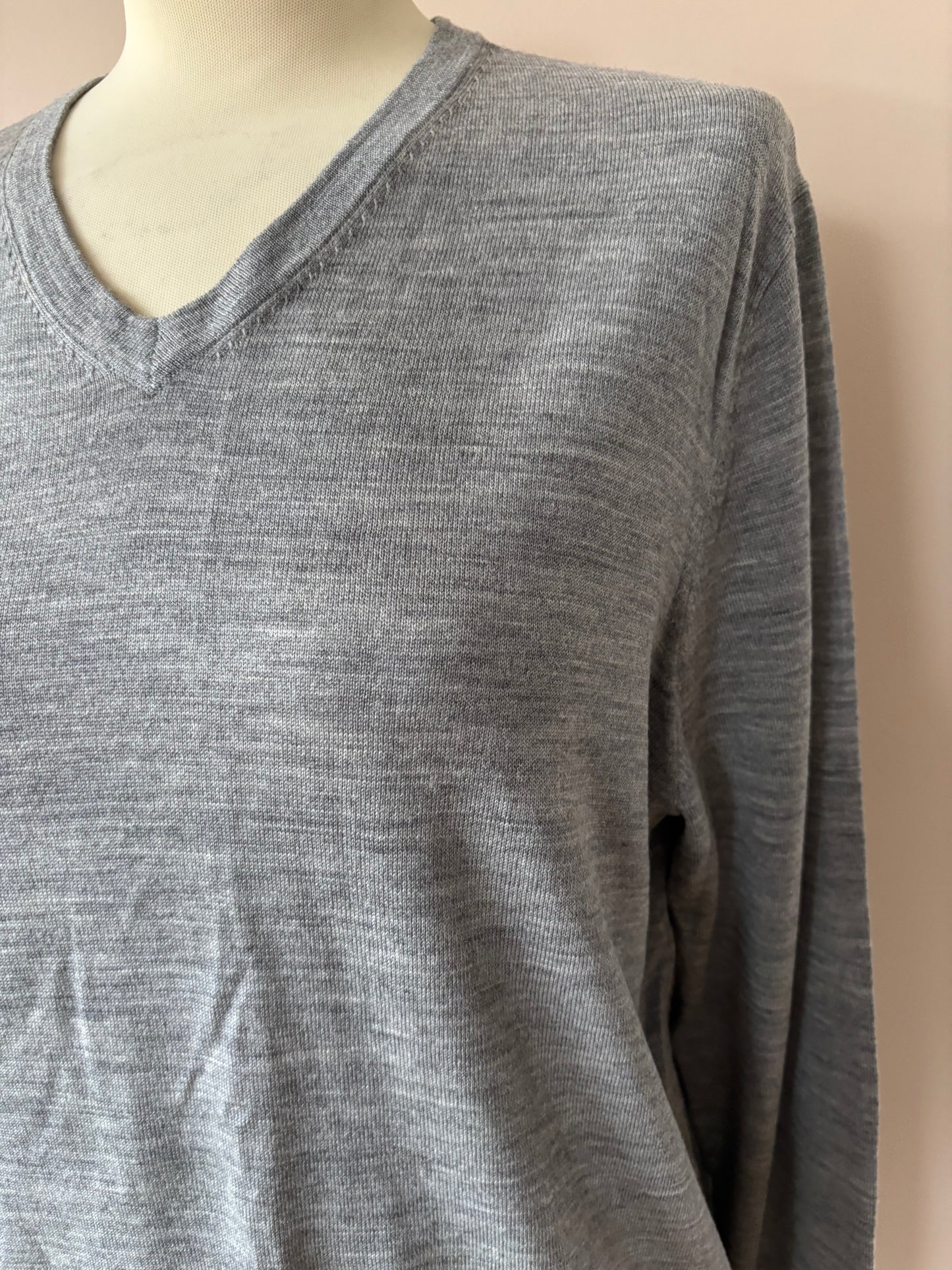 100% grey merino wool jumper size Medium