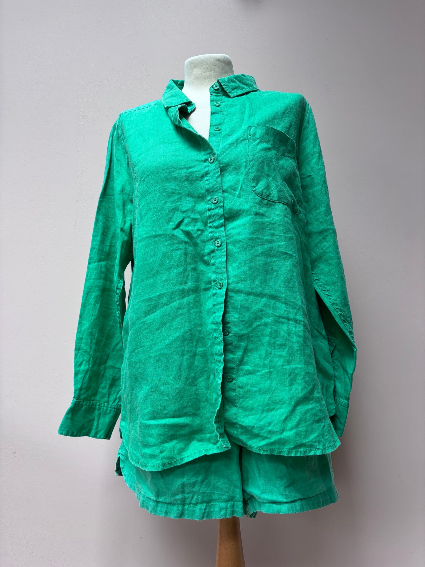 Green 100% linen shorts co ord size 16